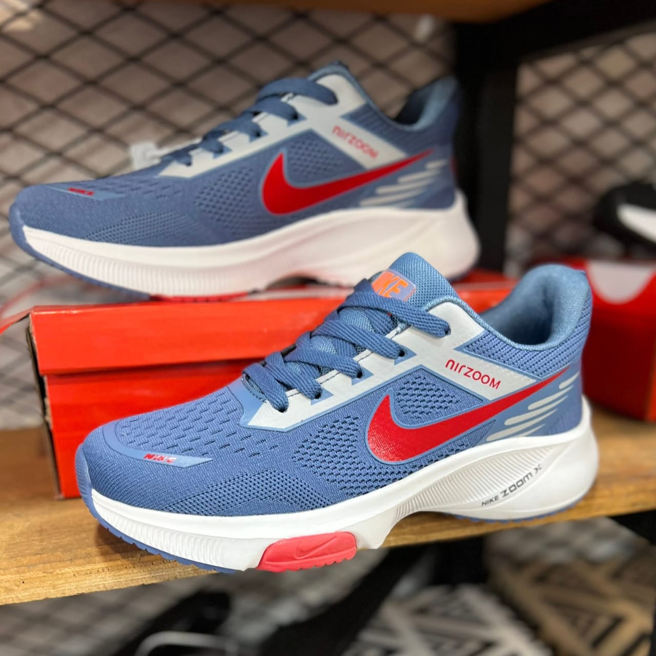 Basket de Running Nike Air Zoom – Bleu Indigo & Rouge Flash